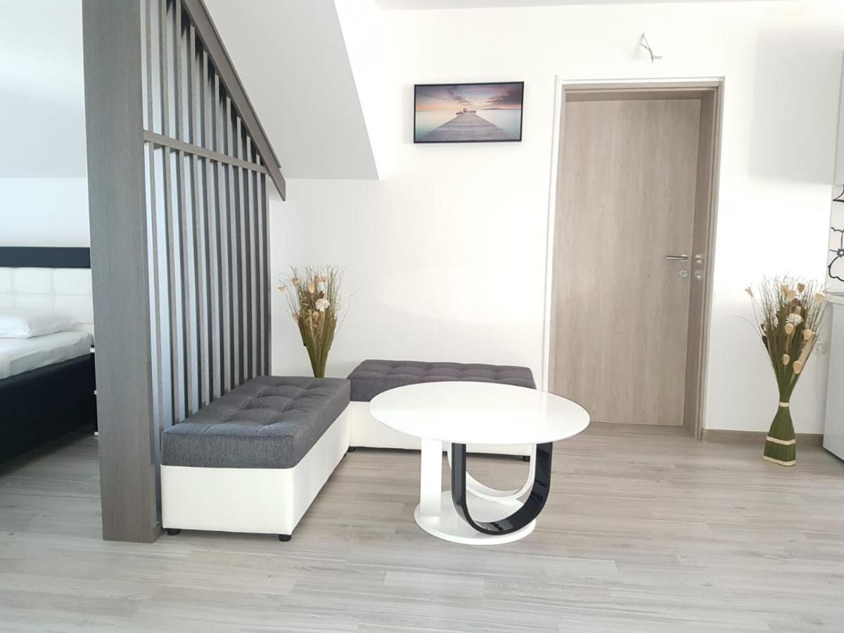 Apartmani Brigita Korenica Eksteriør billede