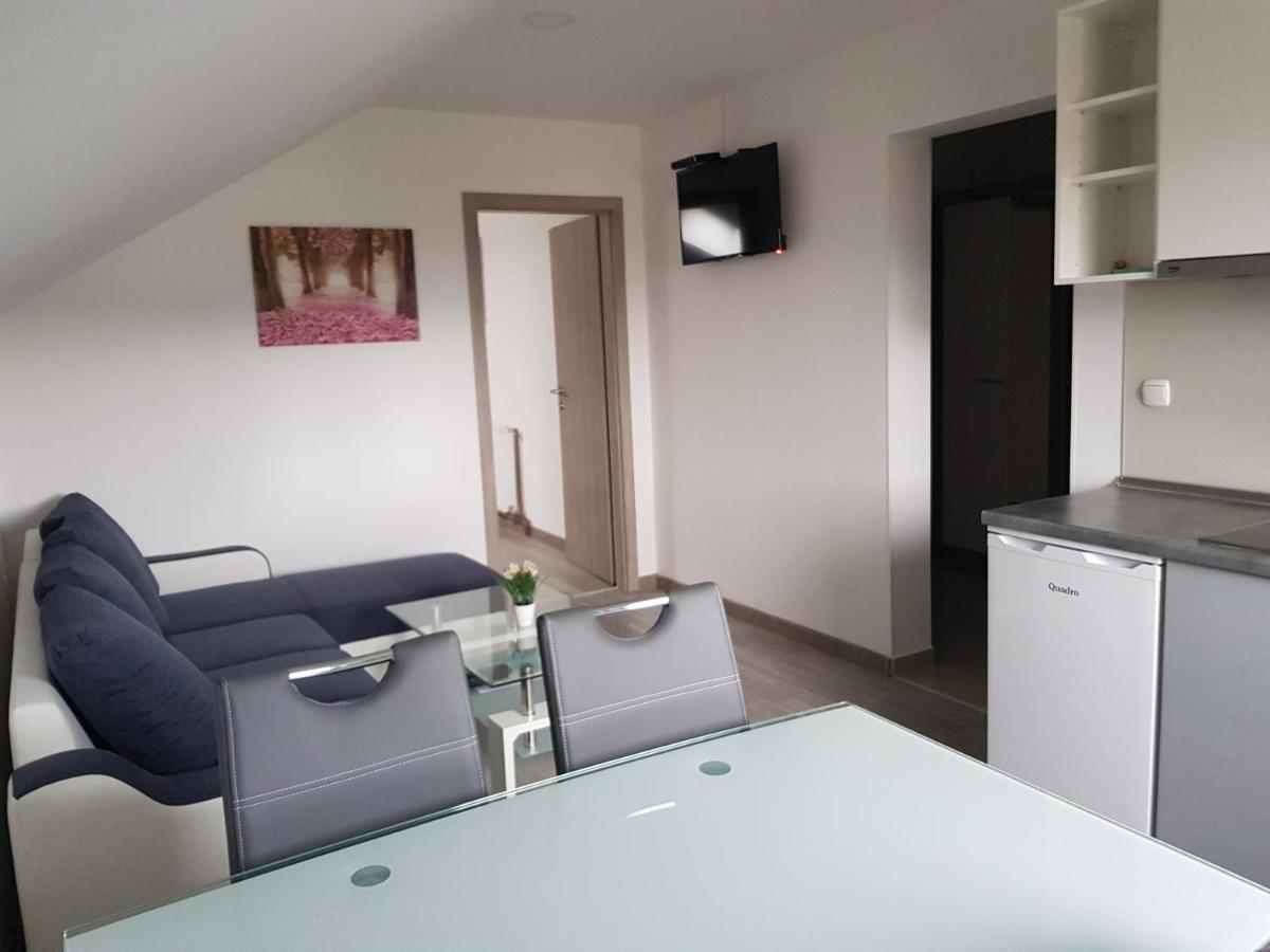 Apartmani Brigita Korenica Eksteriør billede