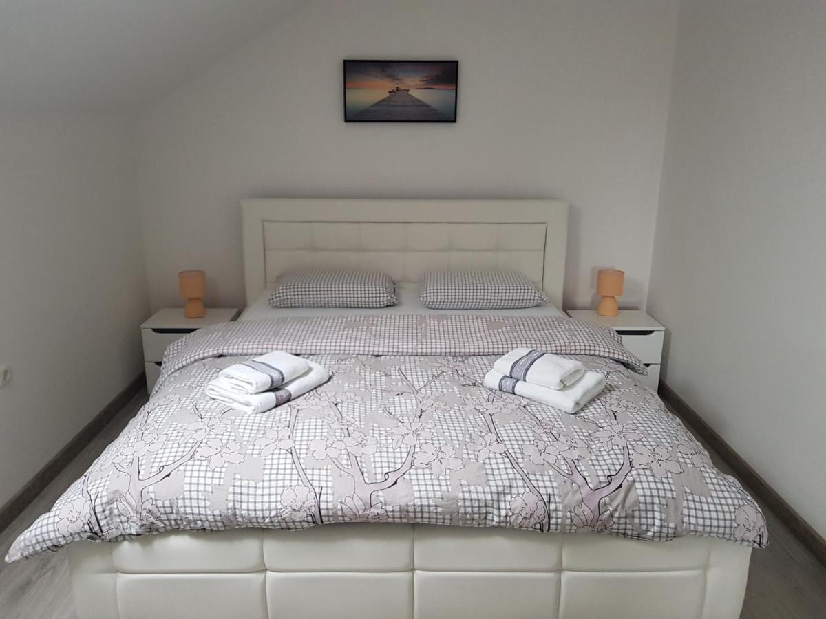 Apartmani Brigita Korenica Eksteriør billede